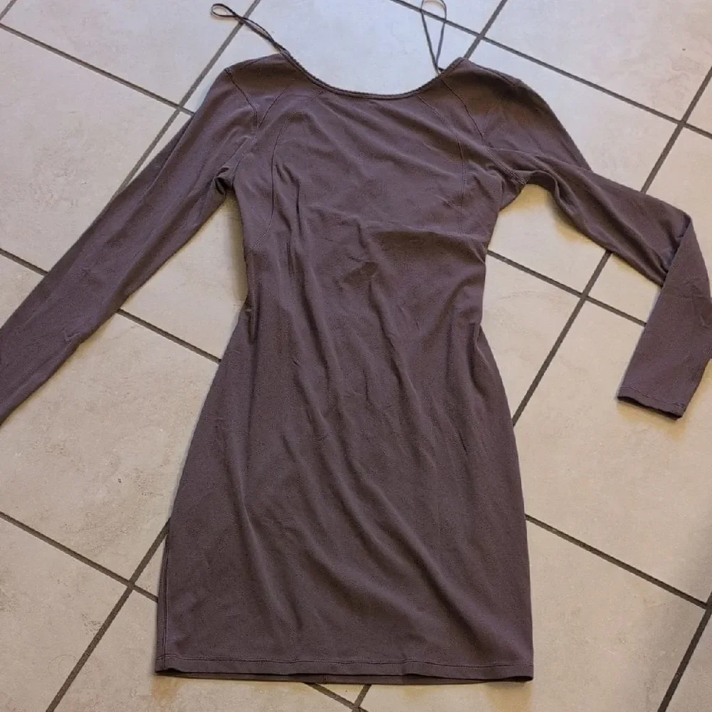 Lululemon Contour Dress Cross Back Nulu Ancient Bark Purple Mauve Size 4